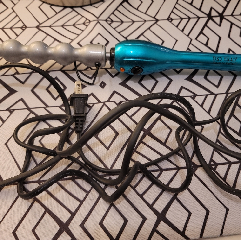 Bed Head Rock N' Roller Curling Wand for Tousled